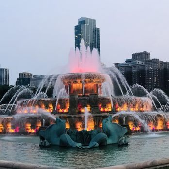 Buckingham Fountain - Landmarks & Historical Buildings Near Me - Chicago, Illinois