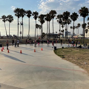 Venice Statepark - Huge rollerskating area - Beaches Near Me - Venice, California Venice Statepark - Huge rollerskating area - Beaches Near Me - Venice, California