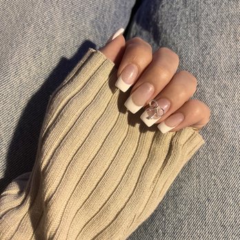 Coco Luxe Nails - Eyelash Service Near Me - Santa Monica, California