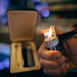 Hubci Smoke Shop - Elegant One Hitters