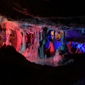 Grand Caverns - Pretty place for a photo with your family/friends. - Historical Tours Near Me - Grottoes, Virginia