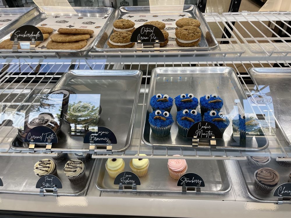 D'lish Sweets & Gelato Logo