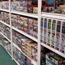 Canadian Collector's Club - Large assortment of plastic model kits