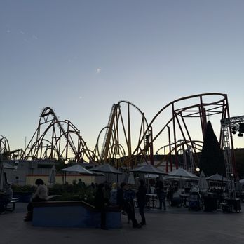 Six Flags Magic Mountain - Amusement Parks Near Me - Valencia, California Six Flags Magic Mountain - Amusement Parks Near Me - Valencia, California