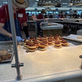 Buc-ee's - Gas Stations Near Me - Hillsboro, Texas