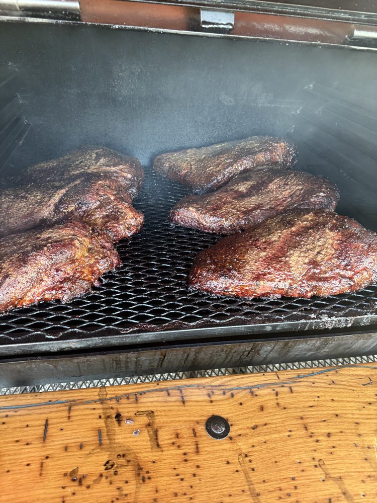 Helmies BBQ and Catering Logo
