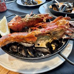 O Retorno - Grilled lobster over mussels and clams
