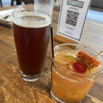 TennFold Brewing - Beer and jumpin jack smash cocktail - Pizza Near Me - Nashville, Tennessee