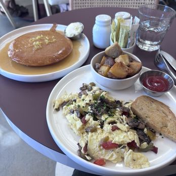 The Peach - Golden pancake and veggie scramble - Breakfast & Brunch Near Me - Oakland, California The Peach - Golden pancake and veggie scramble - Breakfast & Brunch Near Me - Oakland, California