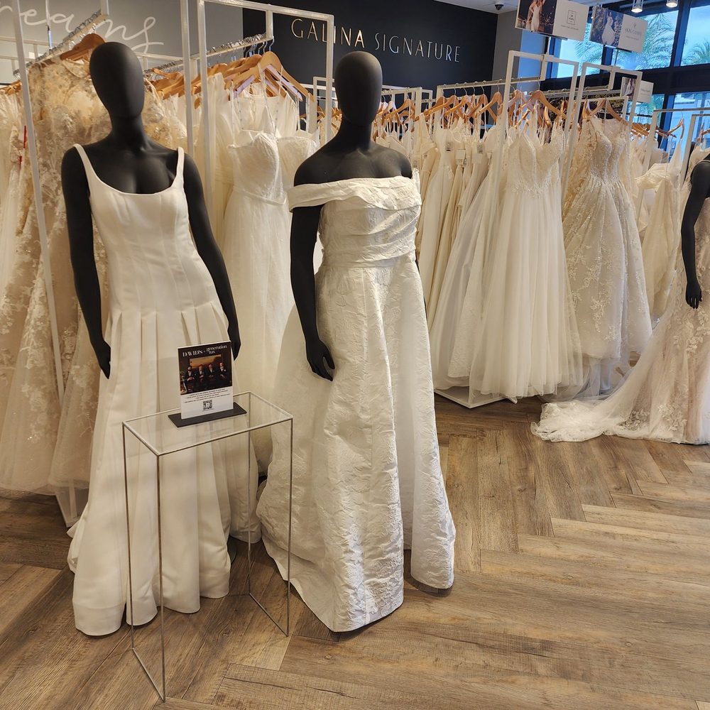 River Oaks District's Hot New Italian Restaurant Brings a Beautiful Crowd  Out: Bari Ristorante Is a Chic Palace, image size:1000x1000