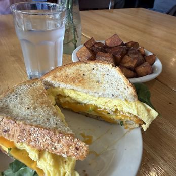 Novios Cafe - Egg and cheese sandwich with added spinach and a side of Breakfast Potatoes, Side - Breakfast & Brunch Near Me - Rochester, Minnesota