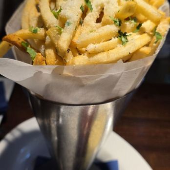 CōV Edina - Parmesan truffle fries - Cocktail Bars Near Me - Edina, Minnesota