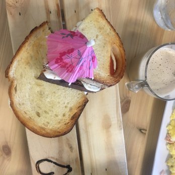 Café Bea - Caprese Sandwich - Cafes Near Me - Miami, Florida
