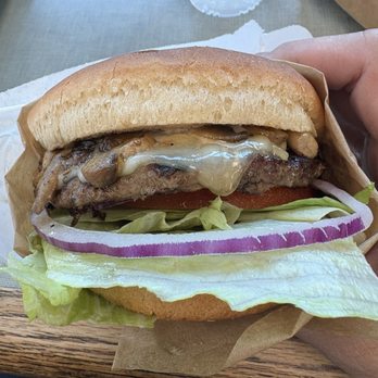 Everest Burgers - Burgers Near Me - Glendale, California