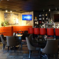 Symposium Cafe Restaurant Waterdown - Waterdown bar lounge seating area