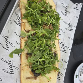 High Rooftop Lounge - Mushroom flatbread - Lounges Near Me - Venice, California High Rooftop Lounge - Mushroom flatbread - Lounges Near Me - Venice, California