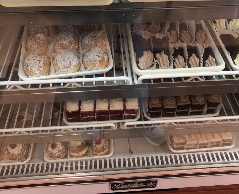 TONY & VINNIES ITALIAN BAKERY & DELI Updated October 2024 26 Photos