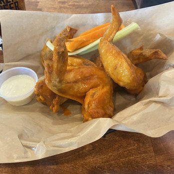 Back Yard Burgers & Wings - 4 jumbo wings - Burgers Near Me - Seabrook, New Hampshire