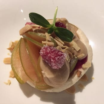 Canoe - Niagara orchard Apple pavlova - Canadian (New) Near Me - Toronto, Ontario