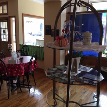 Linne's Bakery and Cafe - a table and chairs - Bakeries Near Me - Shelbyville, Indiana
