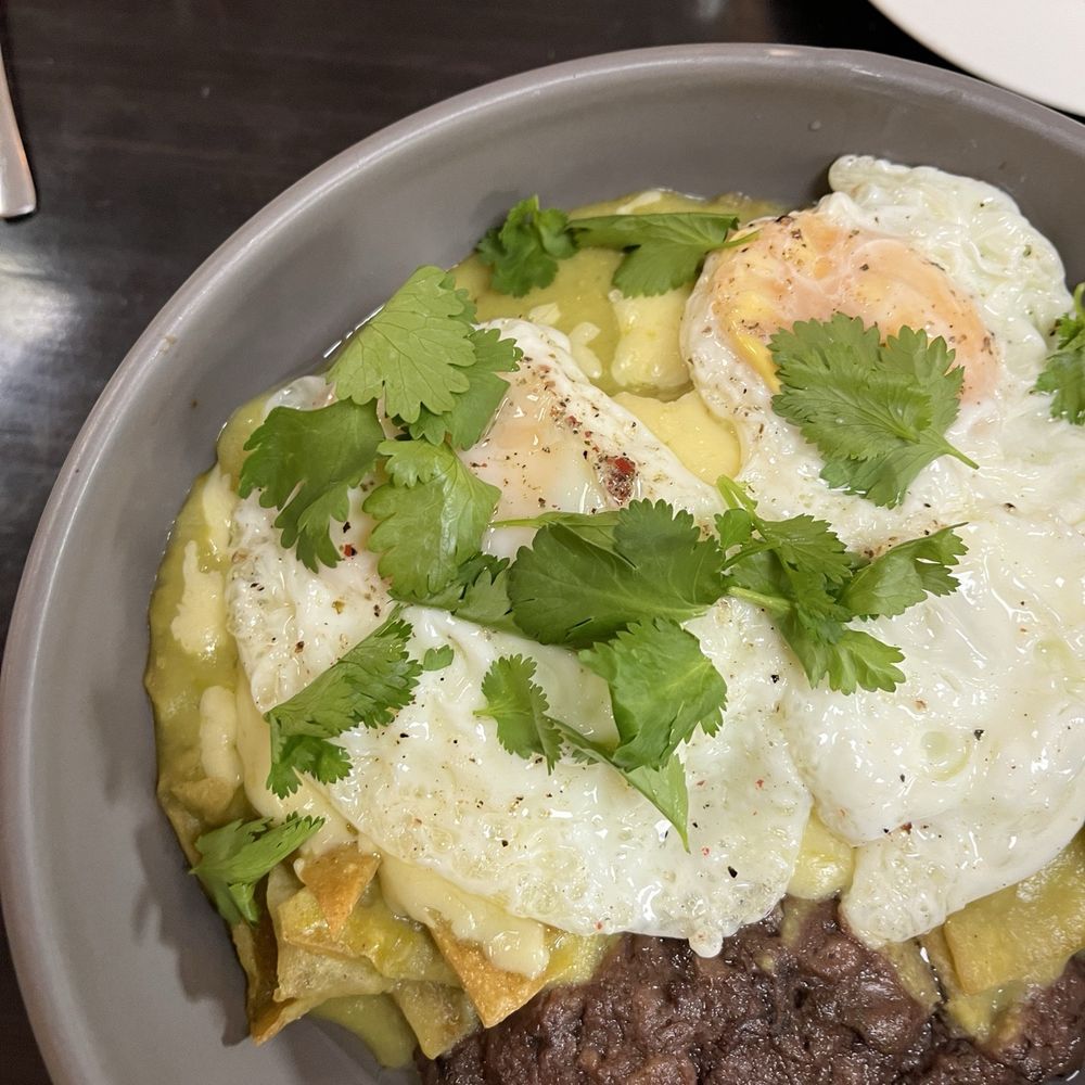 Manzo - Chilaquiles - Breakfast & Brunch Near Me - Ciudad de Mexico, DIF Manzo - Chilaquiles - Breakfast & Brunch Near Me - Ciudad de Mexico, DIF
