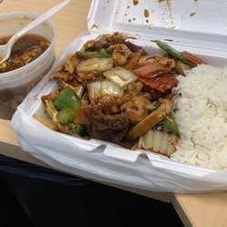 Chicken, beef, shrimp and vegetables lunch special with a hot and sour soup