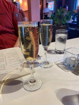 EDWINS Cigar Bar by null