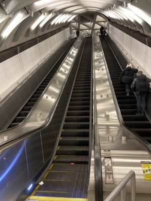 86 St by null