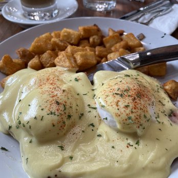 Era Cafe - Eggs Benedict with potatoes - Breakfast & Brunch Near Me - Wausau, Wisconsin Era Cafe - Eggs Benedict with potatoes - Breakfast & Brunch Near Me - Wausau, Wisconsin