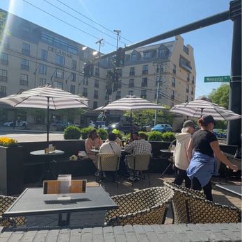 The Place 2 Be - Outdoor seating - Breakfast & Brunch Near Me - West Hartford, Connecticut The Place 2 Be - Outdoor seating - Breakfast & Brunch Near Me - West Hartford, Connecticut