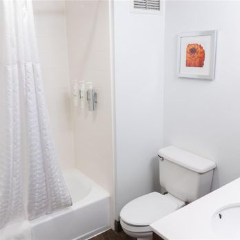 Hampton Inn Williamsport-Downtown - Guest room bath - Hotels Near Me - Williamsport, Pennsylvania Hampton Inn Williamsport-Downtown - Guest room bath - Hotels Near Me - Williamsport, Pennsylvania
