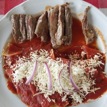 Ninfa's Café - Chilaquiles con salsa roja (not spicy) and arrachera (skirt steak). - Cafeteria Near Me - Cancún, ROO