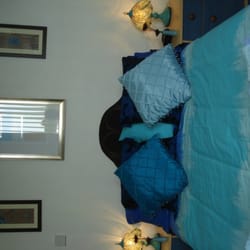 Hallam Guest House - Stylish double bedroom with sofa futon bunkbed with ensuite showeroom