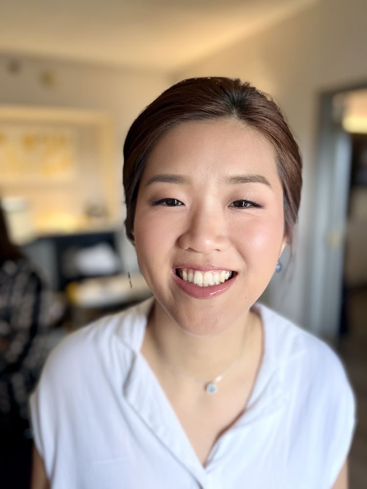 Oh2touch makeup by Cecilia Oh Logo