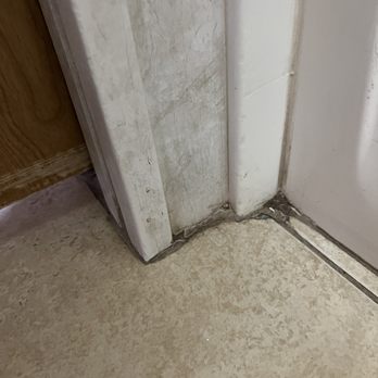 Emerald Cove RV Resort - Grime on the floor - Hotels Near Me - Earp, California