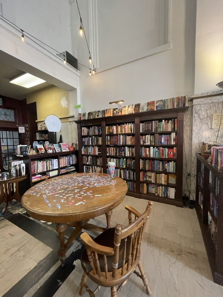 Belleville Books Logo
