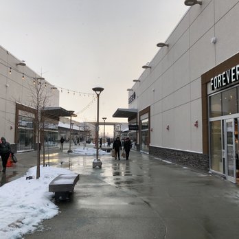 Outlet Collection - Shopping Centers Near Me - Niagara-on-the-lake, Ontario