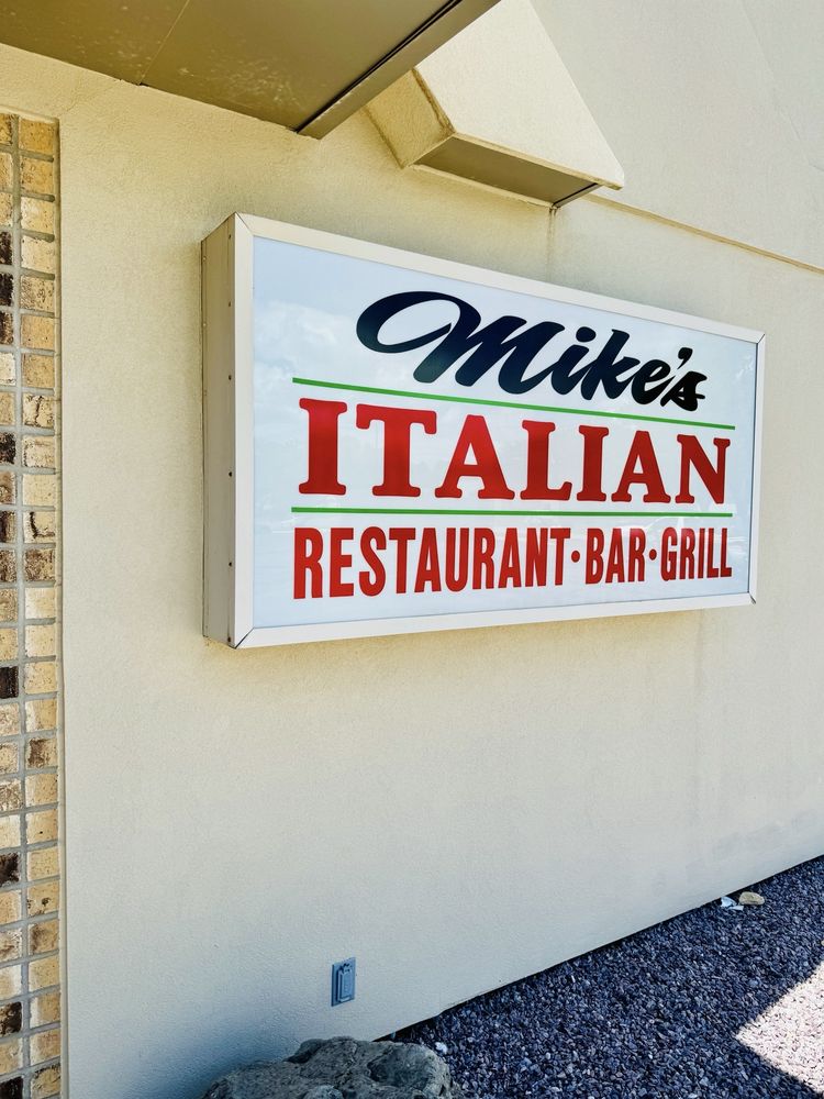 Mike's Italian Restaurant Logo