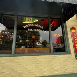 Hotel Loyal Pizza - Exterior shot of main dining room window.
