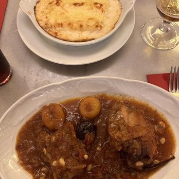 Muy Buenas - Los canelones tradicionales de carne   Y Pollo a la catalana - Wine Bars Near Me - Barcelona, B