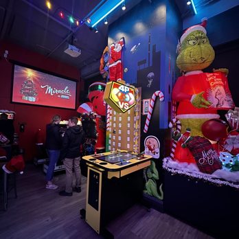 Miniboss - PAC-MAN ft The Grinch - Bars Near Me - San Jose, California Miniboss - PAC-MAN ft The Grinch - Bars Near Me - San Jose, California