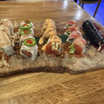 Aikan Sushi - Most special rolls are 4-6 pieces. - Izakaya Near Me - Northridge, California Aikan Sushi - Most special rolls are 4-6 pieces. - Izakaya Near Me - Northridge, California