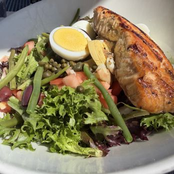 The Robinson Ale House - Salmon Niçoise salad - Pubs Near Me - Red Bank, New Jersey The Robinson Ale House - Salmon Niçoise salad - Pubs Near Me - Red Bank, New Jersey