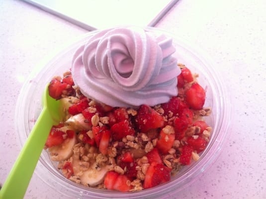 Bon Bon Berry Acai Bowl & Frozen Yogurt by null