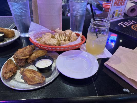 Pluckers Wing Bar by null