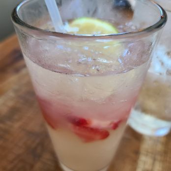 California Pizza Kitchen - Strawberry mango cooler....sweet - Pizza Near Me - Pasadena, California California Pizza Kitchen - Strawberry mango cooler....sweet - Pizza Near Me - Pasadena, California