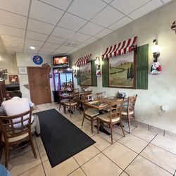 Giuseppe's Pizzeria - Indoor seating