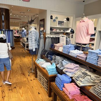Vineyard Vines - Inside Vineyard Vines - a very attractive shop! - Men's Clothing Near Me - Jacksonville, Florida Vineyard Vines - Inside Vineyard Vines - a very attractive shop! - Men's Clothing Near Me - Jacksonville, Florida