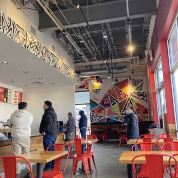Dave's Hot Chicken - Fun upbeat decor - Chicken Shop Near Me - Chicago, Illinois