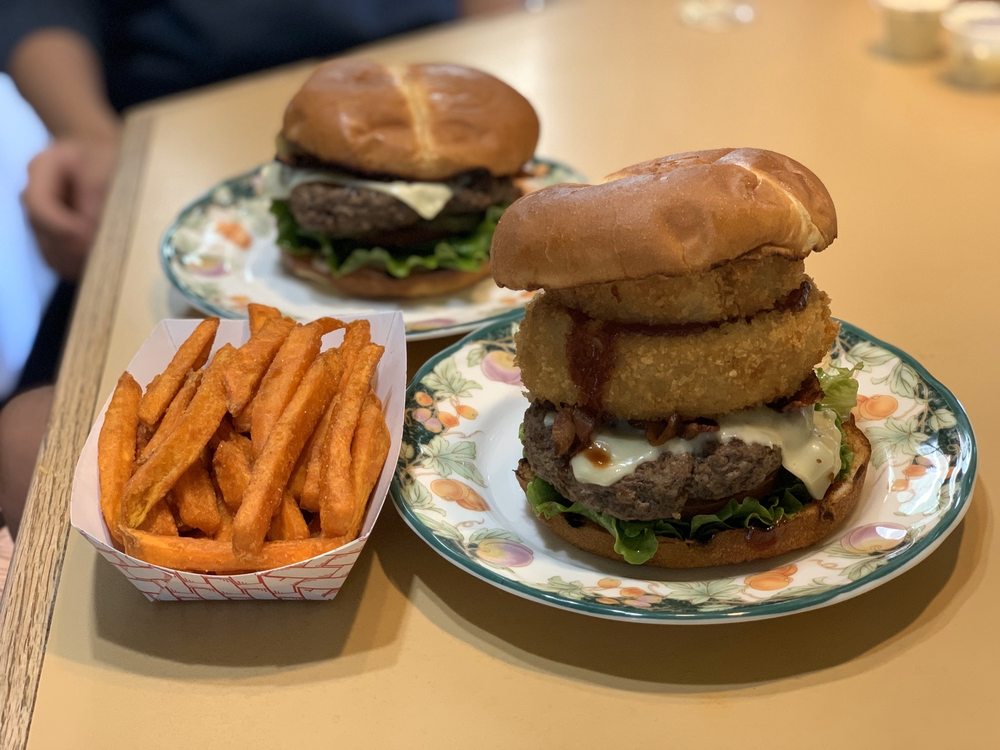 A BURGER PLACE Updated April 2024 54 Photos & 85 Reviews 11601